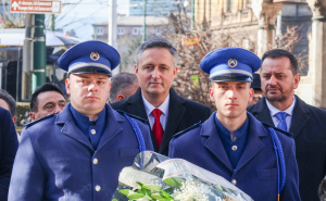 Foto: Predsjedništvo BiH / Denis Bećirović odao počast Nijazu Durakoviću