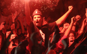 Foto: F. V. / Radiosarajevo.ba / Ustaško U na majicama mladih na koncertu ( snimljene na Stadionu prije 20-tak godina)