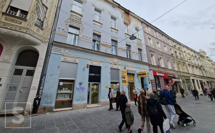 Oštećena fasada u Ferhadiji