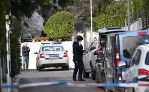 Foto: Antonio Ahel / Pixsell / Policija ispred vile Zdravka Čolića na Dedinju