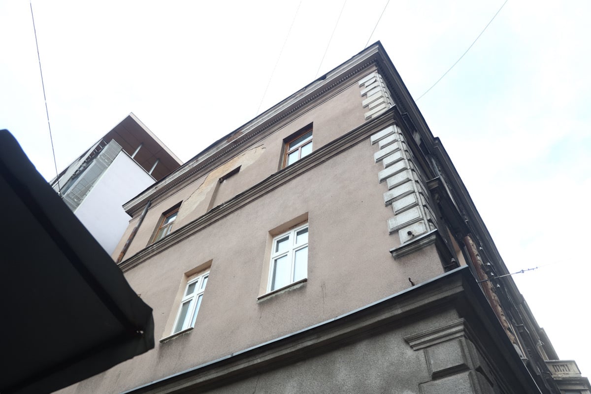 Obrušila se fasada na Markalama