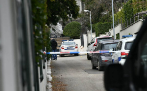Foto: Goran Srdanov/Nova.rs / Policija ispred kuće Zdravka Čolića