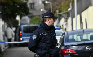 Foto: Goran Srdanov/Nova.rs / Policija ispred kuće Zdravka Čolića
