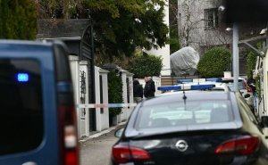 Foto: Goran Srdanov/Nova.rs / Policija ispred kuće Zdravka Čolića