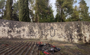 Foto: BHRT / Partizansko groblje Mostar, skrnavljenje