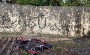 Foto: BHRT / Partizansko groblje Mostar, skrnavljenje