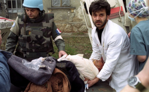 Foto: EPA - EFE / Ranjenici u bolnici Koševo nakon masakra na pijaci Markale