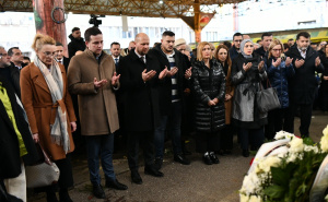 Foto: A.K./Radiosarajevo.ba / Odavanje počasti na ubijene u masakru na Markalama