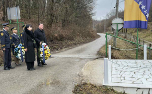 FENA / Polaganje vijenaca pripadniku FUP-a Mahiru Begiću