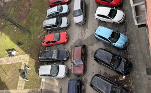 Foto: Čitatelj/Radiosarajevo.ba / Nepropisno parkiranje u Sarajevu