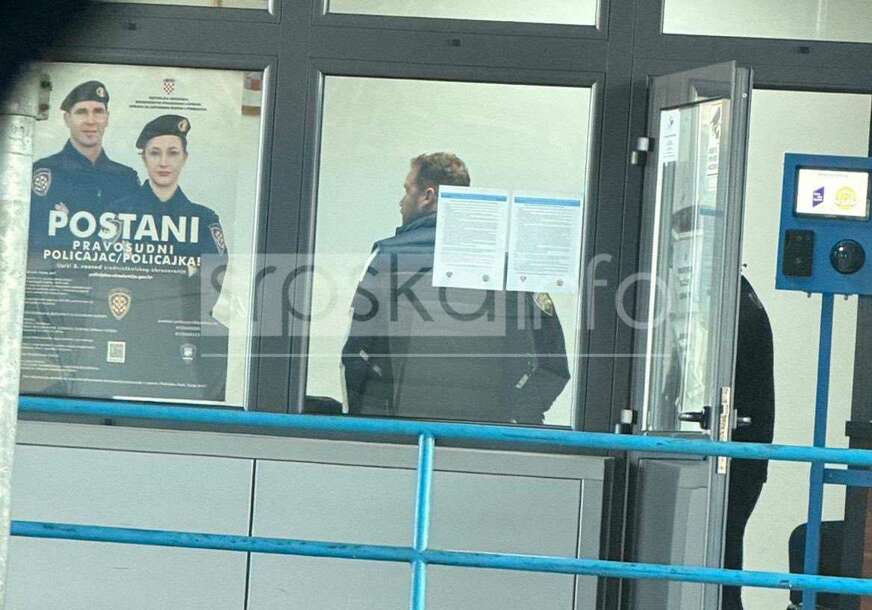 Stanivuković zadržan na granici