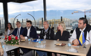 Foto: MUP KS / Ministar Katica na kafi s novinarima