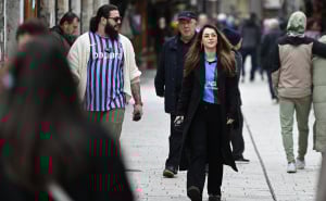 Foto: Nedim Grabovica / Radiosarajevo.ba / Baščaršija puna šetača: Turisti i dalje pristižu u srce Sarajeva