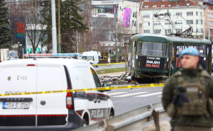 Foto: Dž. K. / Radiosarajevo.ba / Građani pješače, ulice blokirane