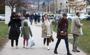 Foto: Dž. K. / Radiosarajevo.ba / Građani pješače, ulice blokirane