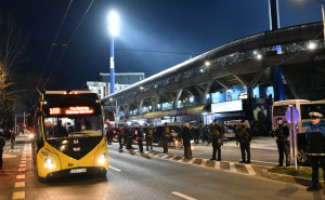 Foto: A.K./Radiosarajevo.ba / Policijske snage kod stadiona Grbavica