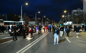 Foto: A.K./Radiosarajevo.ba / Policijske snage kod stadiona Grbavica