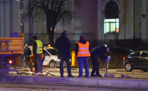 Foto: Dž. K. / Radiosarajevo.ba / Uklanjanje ograde na tramvajskoj stanici