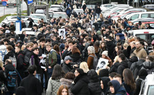 Foto: A. K. / Radiosarajevo.ba / Mirno okupljanje građana u čast strdalog mladića