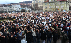 Foto: Dž. K. / Radiosarajevo.ba / Protesti ispred Zemaljskog muzeja