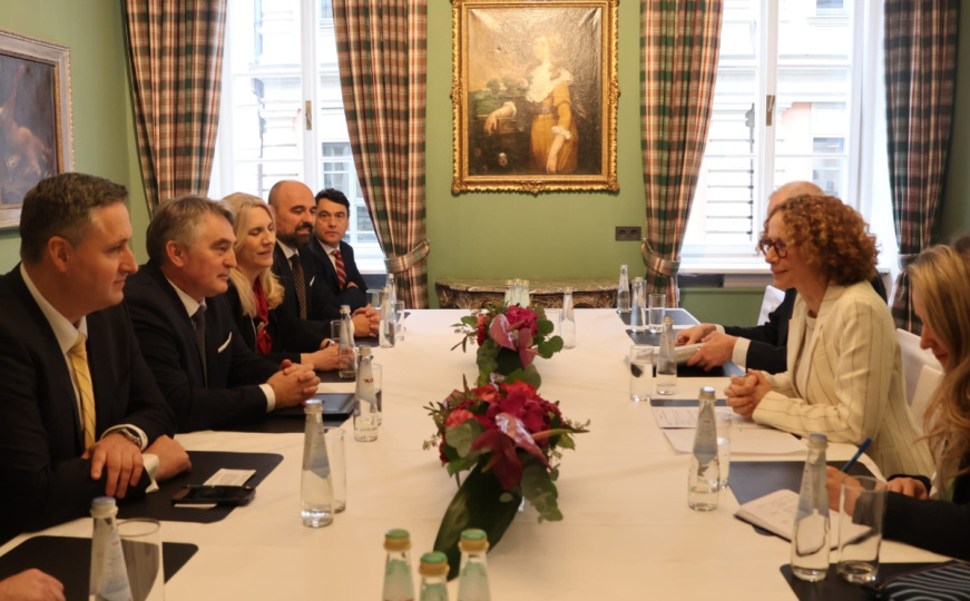 Članovi Predsjedništva BiH razgovarali s Radmilom Šekerinskom.