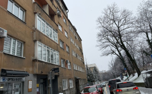 Foto: Čitatelj/Radiosarajevo.ba / Kolona blokira Kranjčevićevu ispred Opće bolnice