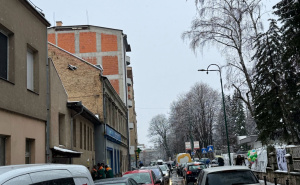Foto: Čitatelj/Radiosarajevo.ba / Kolona blokira Kranjčevićevu ispred Opće bolnice