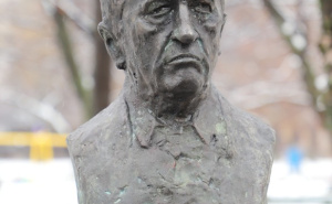 Foto: Općina Centar / Otkrivena bista Tadeusza Mazowieckog