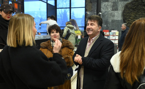 Foto: N. G. / Radiosarajevo.ba / Antonio Hase poklonio dva umjetnička djela