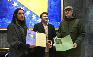 Foto: N. G. / Radiosarajevo.ba / Antonio Hase poklonio dva umjetnička djela