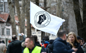 Foto: A. K. / Radiosarajevo.ba / Mirni protesti radnika zdravstva ispred Vlade KS