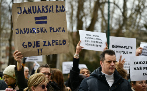 Foto: A. K. / Radiosarajevo.ba / Protesti zdravstvenih radnika ispred zgrade Vlade KS