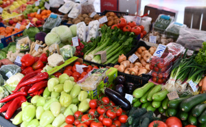 Foto: A. K. / Radiosarajevo.ba / Voće i povrće na sarajevskoj pijaci