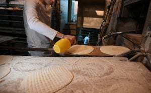 Foto: N. G. / Radiosarajevo.ba / Pekara "Poričanin", pravljenje somuna