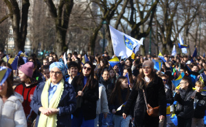 Foto: Dž. K. / Radiosarajevo.ba / Defile učenika osnovnih i srednjih škola KS