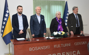 Foto: Služba za odnose s javnošću / Sa tribine povodom Dana nezavisnosti u Srebrenici