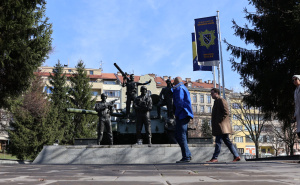 Foto: Vlada KS / Nihad Uk, Omer Osmanović i Dušanka Bošković obišli memorijalne lokalitete u Sarajevu