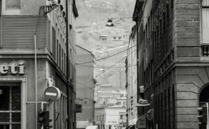 Foto: Dejan Vekić / Opsađen(i), fotografska izložba