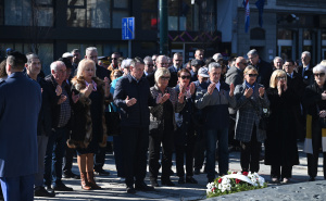 Foto: N. G. / Radiosarajevo.ba / Polaganje cvijeća kod Spomenika ubijenoj djeci