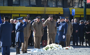 Foto: N. G. / Radiosarajevo.ba / Polaganje cvijeća kod Spomenika ubijenoj djeci