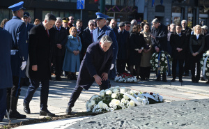 Foto: N. G. / Radiosarajevo.ba / Polaganje cvijeća kod Spomenika ubijenoj djeci