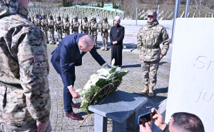 Foto: Ministarstvo odbrane BiH / Ministar Helez u Srebrenici