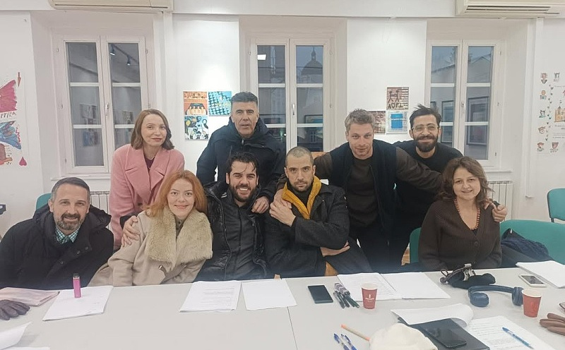 Feđa Isović s ekipom predstave 