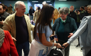 Foto: Dž. K. / Radiosarajevo.ba / Susret putnika iz Dubaija sa porodicom