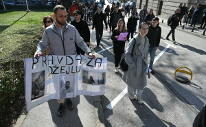 Foto: N.K. / Radiosarajevo.ba / Protesti mladih ispred Vlade KS