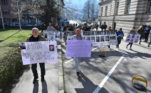 Foto: N.K. / Radiosarajevo.ba / Protesti mladih ispred Vlade KS