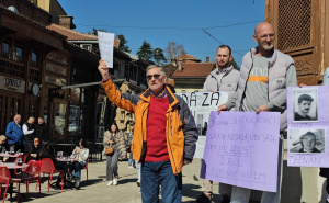 Foto: Radiosarajevo.ba / Obraćanje roditelja Džejle Drapić i Hamze Marevca