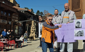 Foto: Radiosarajevo.ba / Obraćanje roditelja Džejle Drapić i Hamze Marevca
