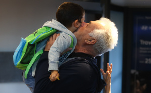 Foto: Dž. K. / Radiosarajevo.ba / Susret putnika iz Dubaija sa najmilijima