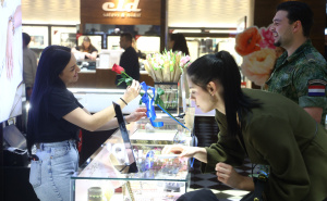 Foto: Dž. K. / Radiosarajevo.ba / EUFOR dijelio ruže u SCC-u